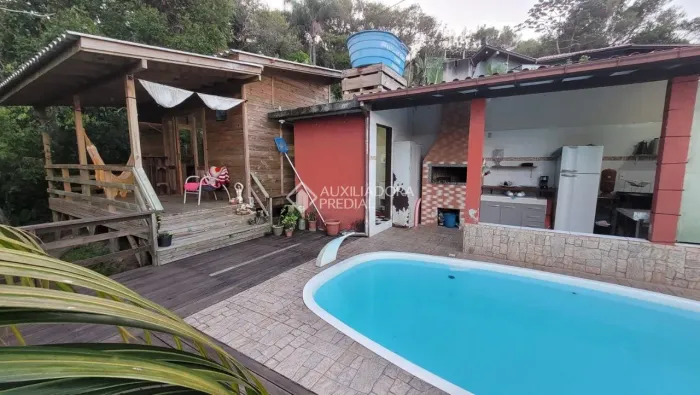 Oportunidade na Praia da Gamboa: Casa Ampla com Piscina e Vista para o Mar