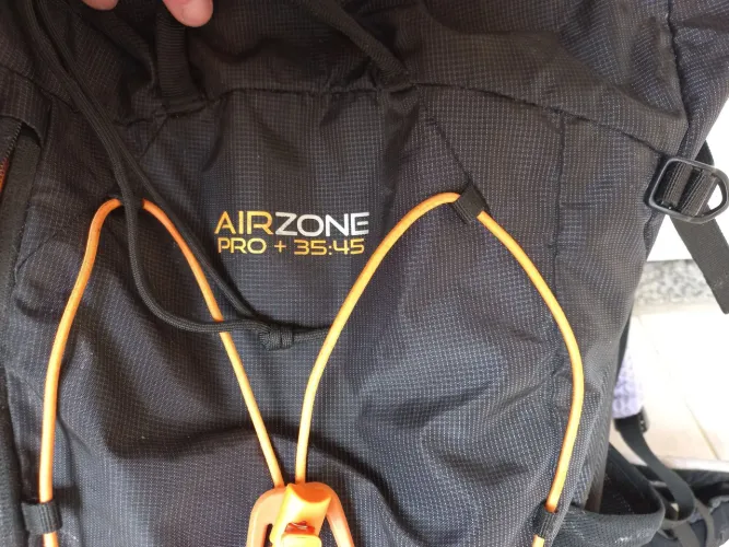 Mochila de alpinismo e caminhada Lowe Alpine Air zone.
