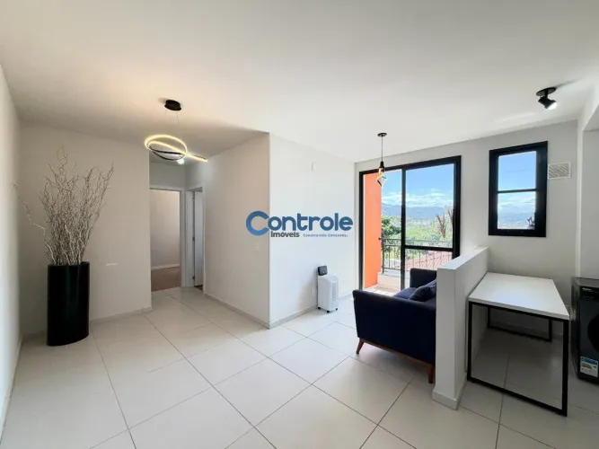 Apartamento com 02 dormitórios na Serraria, São José/SC!
