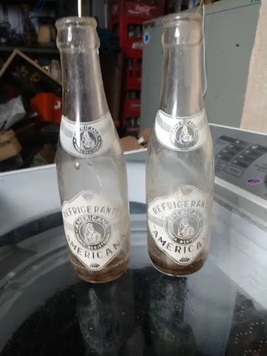 Duas garrafas Caçulinha guarana americana 