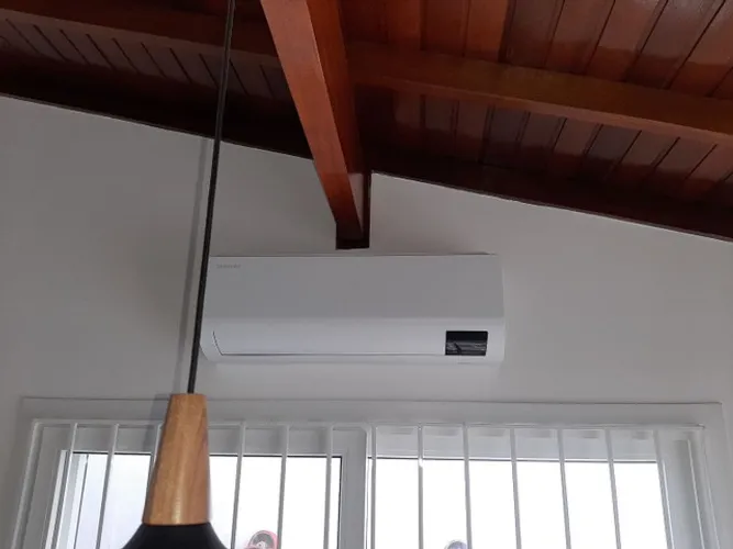 Instalação de ar condicionado. 