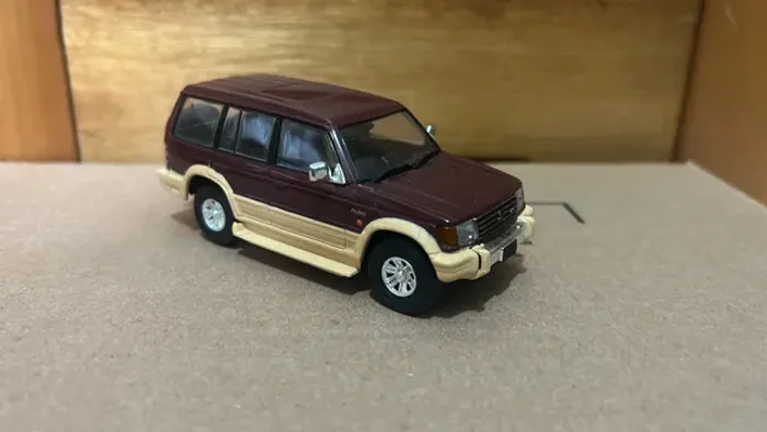 Miniatura Mitsubishi Pajero 1:43