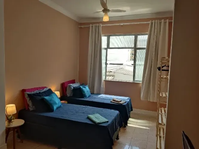 Temporada: Studio na Praia de Botafogo, internet rápida, com ar condicionado, p 3 pessoas.