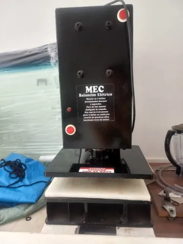 Máquina automática de fabricar chinelos