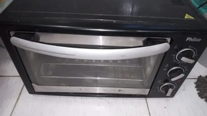 Forno Elétrico Britânia com defeito na resistência.