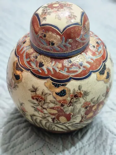 Linda peça  potiche em porcelana chinesa 