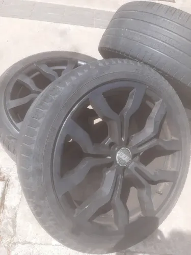 Roda aro 19 europeu preta fosca com Pneus 235 45 19 Pirelli Hyundai Ix 35 jogo usado