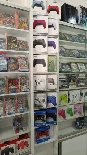 Controles de videogame originais, loja física