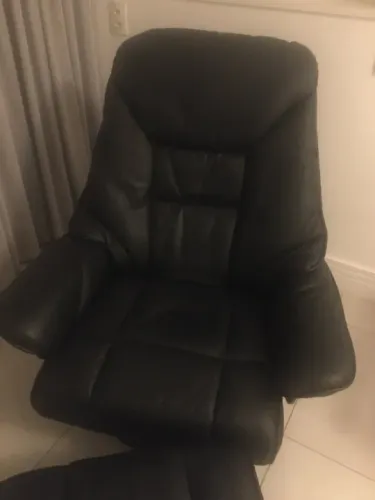 Poltrona Reclinável de Couro - Conforto e Estilo