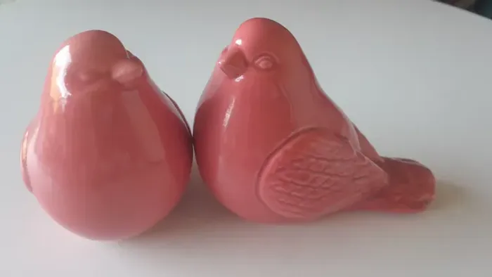 Pássaro em porcelana 