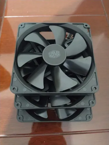 3 x Fan Cooler Master 140 mm