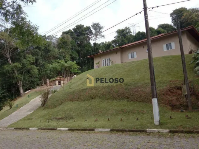 Casa térrea em condomínio | 218m² | 4 dormitórios | 1 suíte | 15 vagas - Santa Inês - Caie