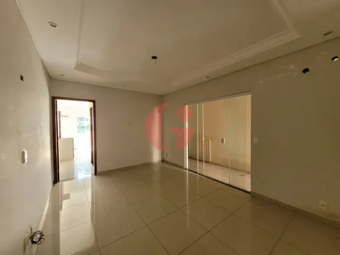 Casa à venda com 2 quartos sendo e 1 suíte - 115m² - Jardim das Indústrias