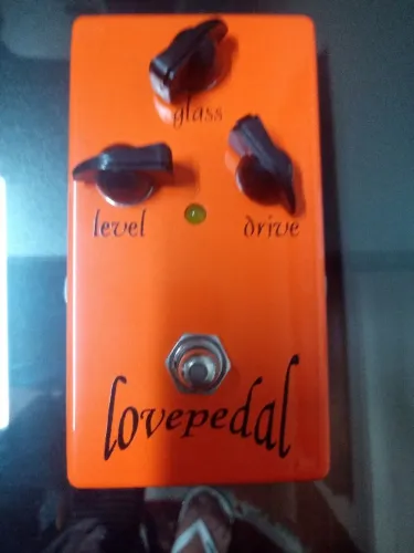 Pedal de Overdrive Lovepedal E Fuzz White Dragon