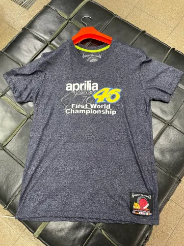uma camiseta Aprilia 125cc - First World Championship 46