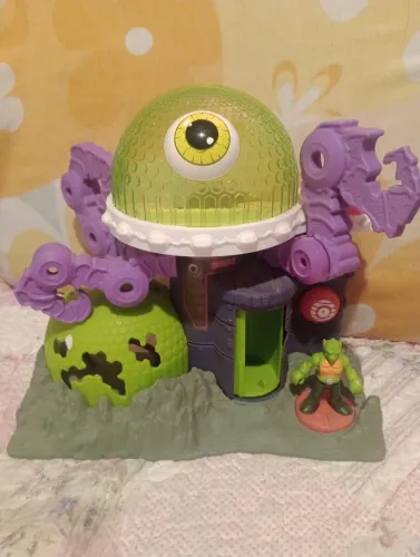 Brinquedo  imaginext alien com um boneco