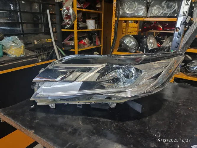 Farol esquerdo Mitsubishi Pajero Sport 2019 2020 2021