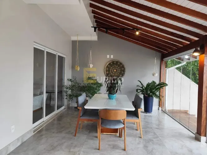 Casa em condomínio à venda no Condomínio Flor da Serra em Valinhos/SP