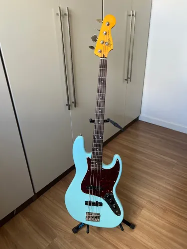 Baixo Fender Squier Jazz Bass Classic Vibe 60s - Daphne Blue