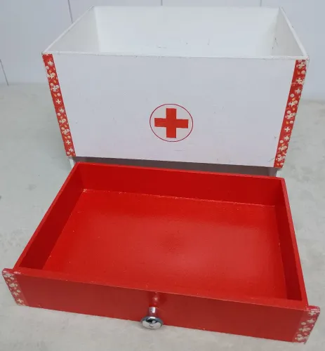 Antigo Armário Farmácia Caixa Primeiros Socorros em Madeira Década 50 Vintage Antiquário