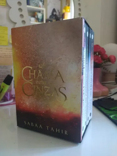 Box uma chama entre as cinzas