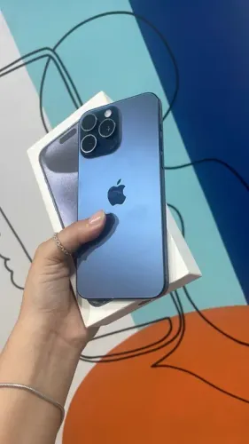 iPhone 15 Pro Max  / 256GB  / Azul / Saúde de bateria 88% / R$ 5.800,00/ Loja física 