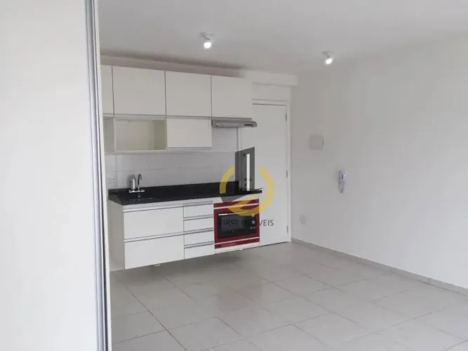 Apartamento à venda no Condomínio Joy Cambuci II - 35m² - 1 dormitório - cozinha com armár