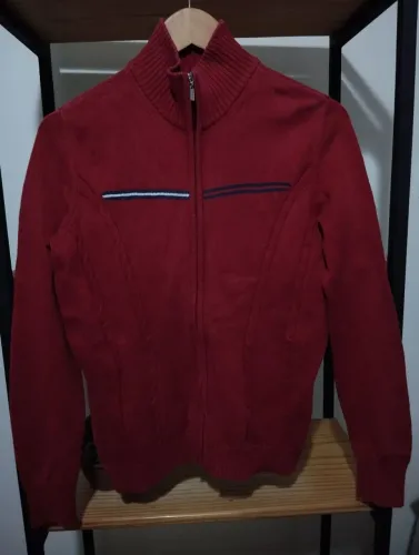 Casaco Vermelho de Tricô com Detalhes