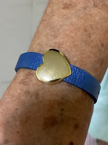 Pulseira couro e charm