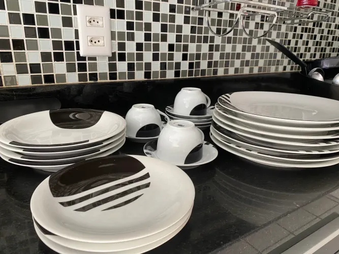 Aparelho de chá e jantar SCHMIDT BRANCO/PRETO - 23 peças 