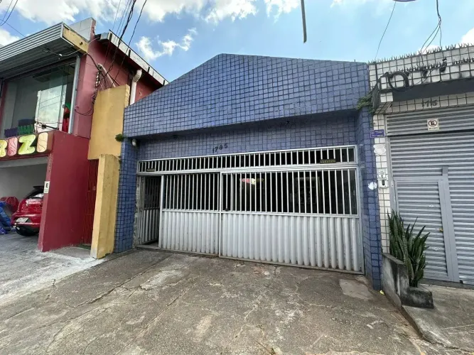 Imóvel comercial com 300 m² com 3 suítes + 4vgs - Umarizal/Fátima - Belém - PA