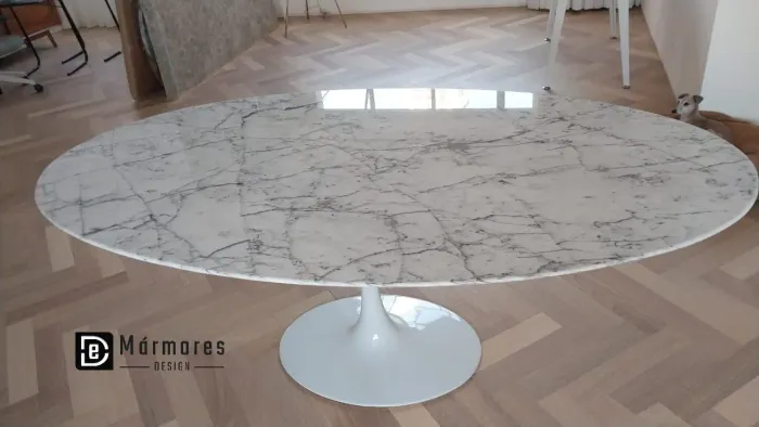 Mesa saarinen mármore carrara