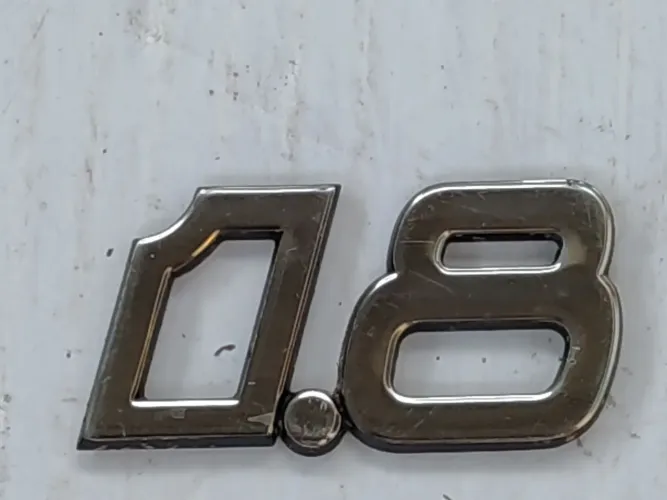 Sigla Emblema 1.8 Tampa Da Mala Vw Polo Classic