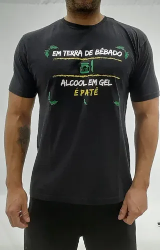 Camiseta Masculina Reserva frases 'Em terra de bêbado...'