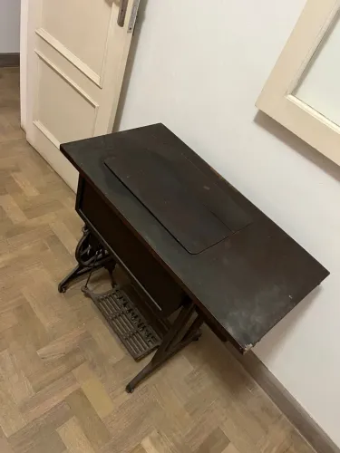 Máquina de costura antiga 
