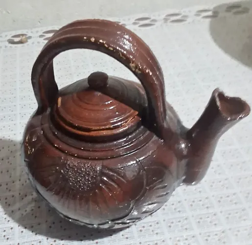 Bule de barro decorativo 
