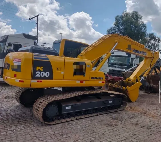 Komatsu PC 200 - Escavadeira Hidráulica - Parcele