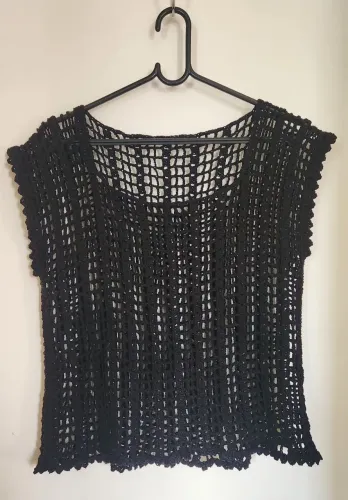 Blusa em crochê artesanal