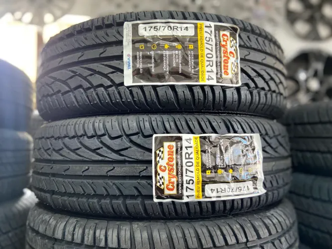 Par de pneus 175/70/14 da Crystone (REMOLD)