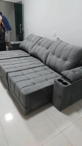 Sofá Modular Cinza com Porta-Copos