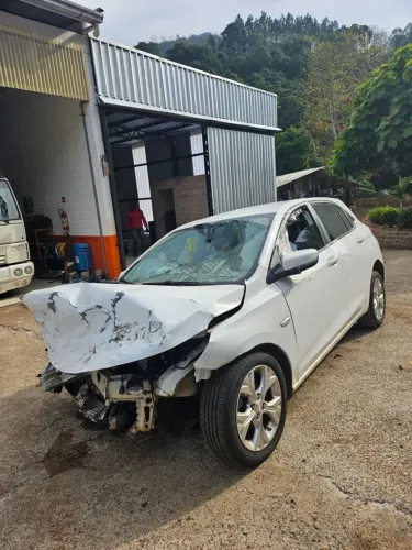Onix premier 2023 para peças