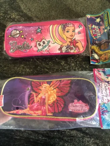Estojo escolar duplo Barbie. NOVOS.