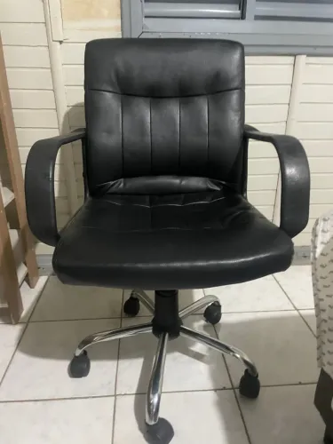 Cadeira escritório ajustável em couro