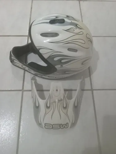 Capacete de Bicicleta com Viseira