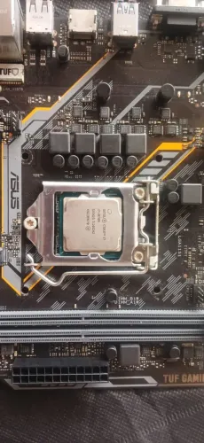 Placa mãe ASUS TUF Gaming LGA 1151 com i7 oitava