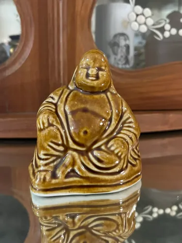 Miniatura Buda em porcelana