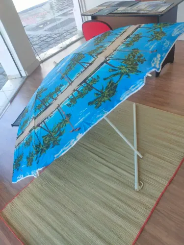 Conjunto guarda sol e esteira para praia