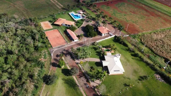 Terreno à venda localizado no Condomínio Rosa de Saron em Santa Terezinha.