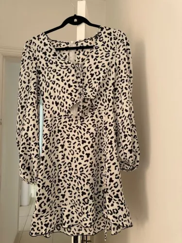 Vestido Leopard Print com Decote em V