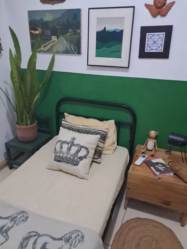 Cama Solteiro Patente/ Retrô Maboo da Tok Stok 